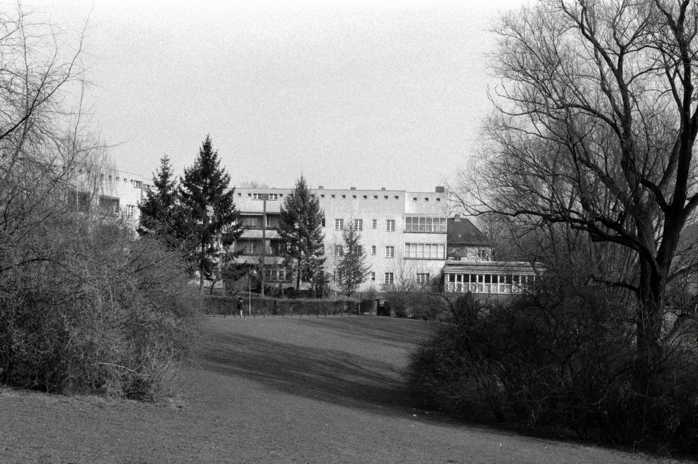 AHP F1993 03 007 sc240902 img11 NLP